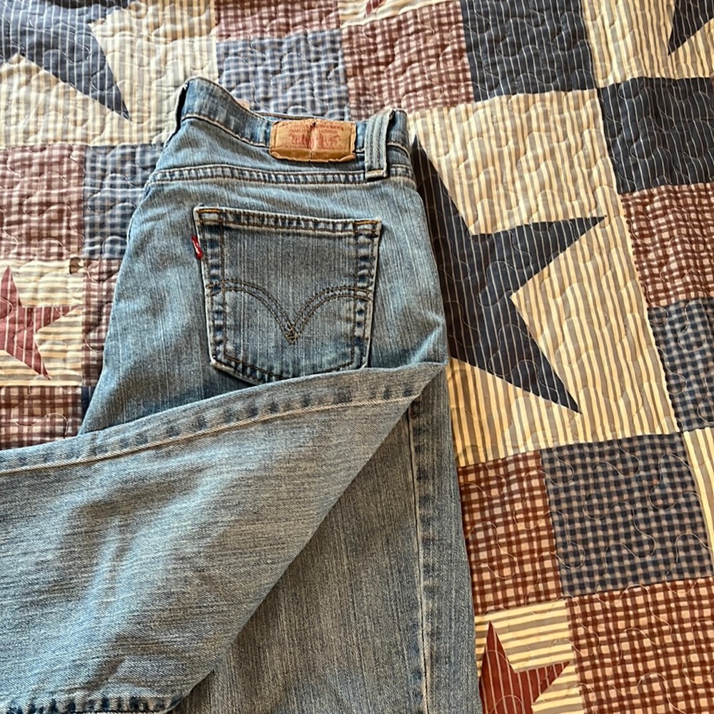 2/$10 🔥Levi’s capris